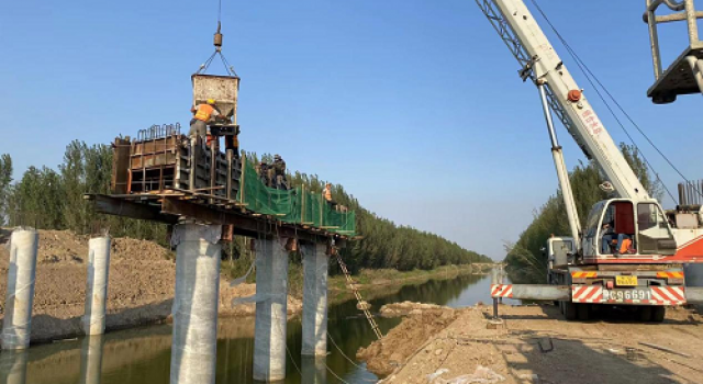 高青縣上海路北延（趙班路）支脈河大橋蓋梁首件工程施工