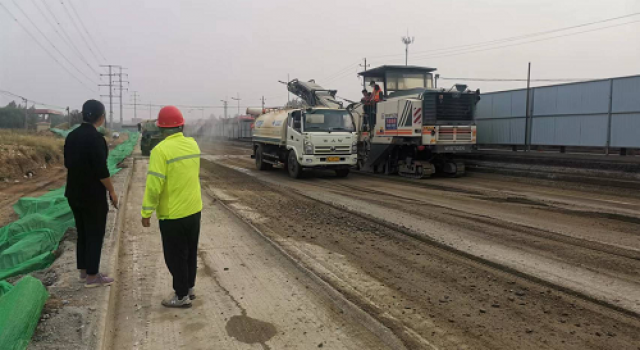 日照市南沿海公路日鋼段高架工程總監辦堅守崗位為國慶獻禮