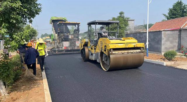 沂南磚埠鎮高架橋—濱河道路大修工程瀝青面層攤鋪?lái)樌瓿?/></a></div>
                </div>
                                <div   id=