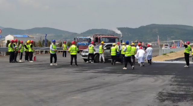 濟濰高速四標段開(kāi)展道路交通事故應急救援演練